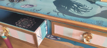 Load image into Gallery viewer, 1079 Schminktisch "Meerjungfrau"
