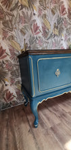 Load image into Gallery viewer, 1092 Chippendale Kommode Blau / Gold