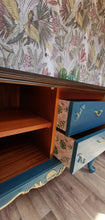 Load image into Gallery viewer, 1092 Chippendale Kommode Blau / Gold