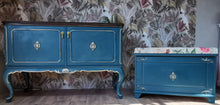 Load image into Gallery viewer, 1092 Chippendale Kommode Blau / Gold