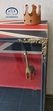 Lade das Bild in den Galerie-Viewer, 1113 Vintagekommode Union Jack