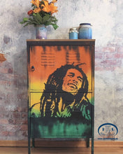 Load image into Gallery viewer, Dixie Belle Kreidefarbe in Colonel Mustard (sattes Senfgelb mit Retro-Vibe)