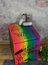 Load image into Gallery viewer, 1104 - Graffiti Neon Nachttisch in Handarbeit