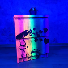 Load image into Gallery viewer, 1104 - Graffiti Neon Nachttisch in Handarbeit
