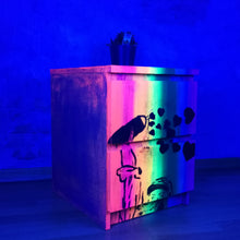 Load image into Gallery viewer, 1104 - Graffiti Neon Nachttisch in Handarbeit