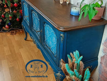 Load image into Gallery viewer, 1141 Chippendale Kommode mit Barock Muster