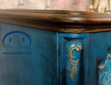 Load image into Gallery viewer, 1141 Chippendale Kommode mit Barock Muster