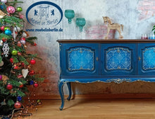 Load image into Gallery viewer, 1141 Chippendale Kommode mit Barock Muster