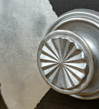 Load image into Gallery viewer, 1143 - Barschrank matt Schwarz mit Silber