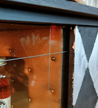 Load image into Gallery viewer, 1143 - Barschrank matt Schwarz mit Silber