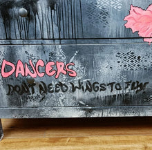 Load image into Gallery viewer, 1158 Kommode Street Art Dance