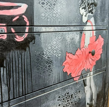 Load image into Gallery viewer, 1158 Kommode Street Art Dance