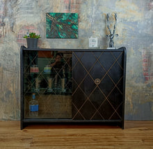 Load image into Gallery viewer, 1169 Barschrank in mattschwarz/gold