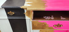 Load image into Gallery viewer, 1221 Sideboard / Kommode Neonpink, Gold und Streifen