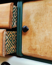 Load image into Gallery viewer, 1234 Buffetschrank Retro - Creme / Dunkelgrün