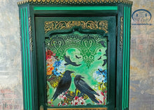 Load image into Gallery viewer, 1182 Garderobenschrank Rabe in waldgrün