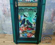 Load image into Gallery viewer, 1182 Garderobenschrank Rabe in waldgrün