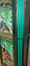 Load image into Gallery viewer, 1182 Garderobenschrank Rabe in waldgrün