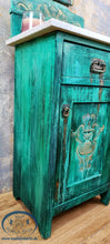 Load image into Gallery viewer, 1176 Nachttisch / Beistellschrank "Old World" in grün