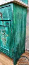 Load image into Gallery viewer, 1176 Nachttisch / Beistellschrank "Old World" in grün