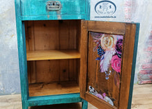 Load image into Gallery viewer, 1176 Nachttisch / Beistellschrank "Old World" in grün