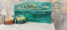 Load image into Gallery viewer, 1176 Nachttisch / Beistellschrank "Old World" in grün