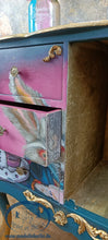 Load image into Gallery viewer, 1185 Nachttisch / Beistellschrank handbemalt