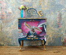 Load image into Gallery viewer, 1185 Nachttisch / Beistellschrank handbemalt