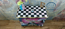 Load image into Gallery viewer, 1185 Nachttisch / Beistellschrank handbemalt