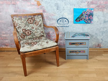 Load image into Gallery viewer, 1177 Nachttisch / Beistellschrank Pferd