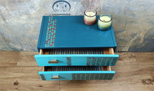 Load image into Gallery viewer, 1184 Nachttisch im Retro Look