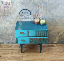 Load image into Gallery viewer, 1184 Nachttisch im Retro Look