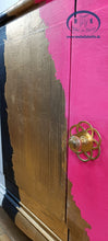 Load image into Gallery viewer, 1179 Sideboard / Kommode Neonpink, Gold und Streifen