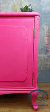 Load image into Gallery viewer, 1179 Sideboard / Kommode Neonpink, Gold und Streifen