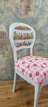 Load image into Gallery viewer, 1180 - Stühle weiß mit individuellen Stoffen
