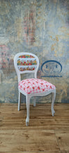 Load image into Gallery viewer, 1180 - Stühle weiß mit individuellen Stoffen