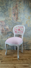 Load image into Gallery viewer, 1180 - Stühle weiß mit individuellen Stoffen