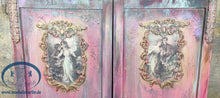 Lade das Bild in den Galerie-Viewer, 1192 Kommode Barock / Vintage rosa