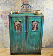 Lade das Bild in den Galerie-Viewer, 1195 Kommode Barock / Vintage rosa