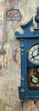 Load image into Gallery viewer, 1217 Wanduhr in Petrol, Gold mit Vogeldetail an der Rückwand