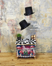 Load image into Gallery viewer, 1227 Kommode Crazy Bunny