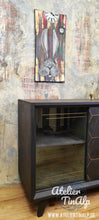 Load image into Gallery viewer, 1223 Barschrank matt Schwarz mit Gold Hexagon