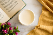 Load image into Gallery viewer, Dixie Belle - Silk All in One Farbe in Sun Kissed (warmes Gelb)