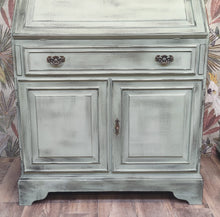 Load image into Gallery viewer, 1056 - Sekretär im Antik Look