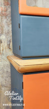 Load image into Gallery viewer, 1241 Buffetschrank Retro - Rauchblau / Orange und Gelb
