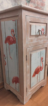 Lade das Bild in den Galerie-Viewer, 1076 Beistellschrank Flamingo
