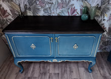 Load image into Gallery viewer, 1092 Chippendale Kommode Blau / Gold

