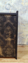 Lade das Bild in den Galerie-Viewer, 1224 Barschrank matt Schwarz mit Gold
