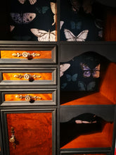 Lade das Bild in den Galerie-Viewer, 0704 - Sekretär Butterfly
